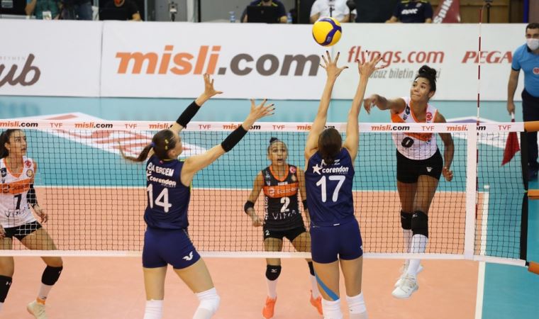 Sultanlar Ligi: Eczacıbaşı VitrA: 2 - Fenerbahçe Opet: 3