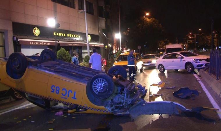 Beşiktaş’ta trafik kazasında ticari taksi takla attı: 2 yaralı