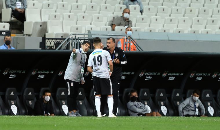 Beşiktaş'tan hakemlere 'taç' göndermesi