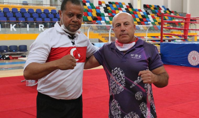 Türkiye ve İngiltere Milli Boks Takımı sporcuları çalışmalarını sürdürüyor