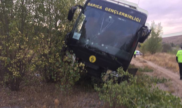 Darıca Gençlerbirliği'nin otobüsü kaza yaptı; 5 personel hastaneye kaldırıldı