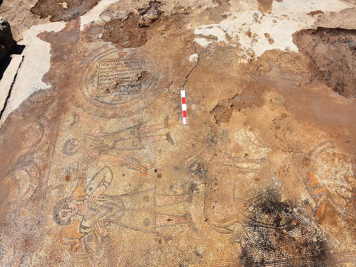 Mardin'de 1624 yıllık kiliseye ait mozaikler gün yüzüne çıkarılıyor