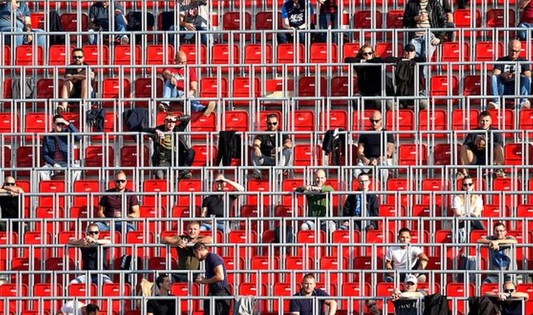 Hollanda'da belediye başkanları koronavirüs önlemlerinin ihlal edildiği stadyumları kapatabilecek