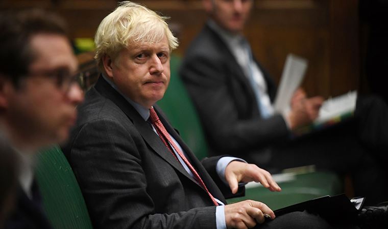 'Tehlikeli bir dönüm noktasından geçtik' diyen Boris Johnson, yeni kısıtlamaları duyurdu