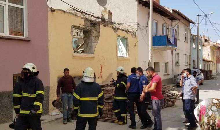 Yıkım sırasında çatı çöktü: 1 işçi yaralı