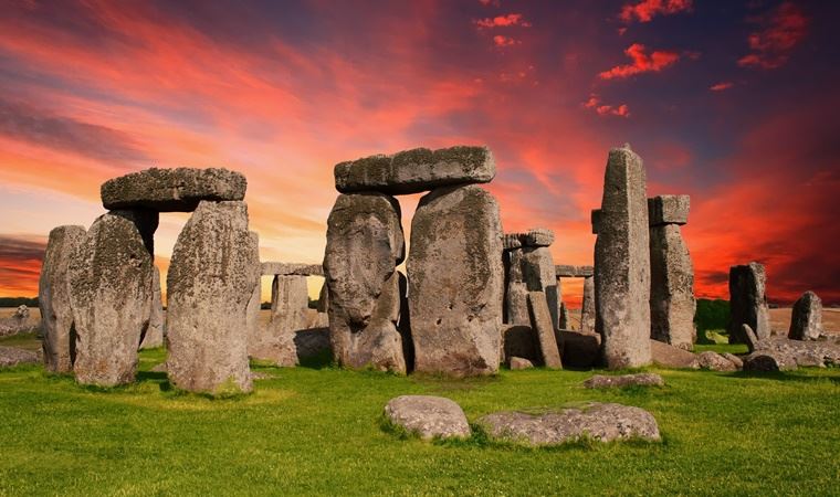 Stonehenge yakınında tarih öncesine ait dev çember bulundu