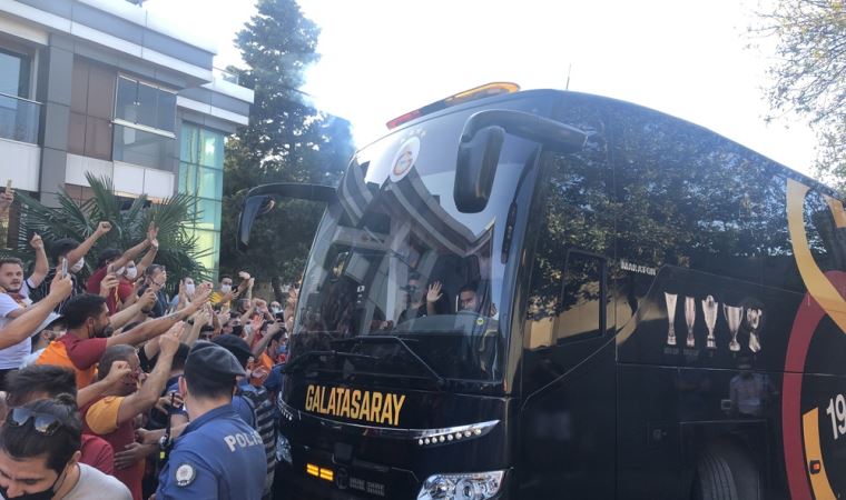 Galatasaray derbi için yola çıktı