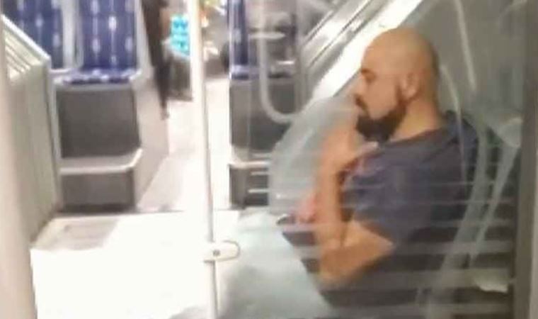 Maskesiz yolcu metrobüste sigara içti