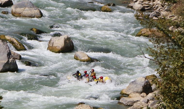 Zap Nehri’nde rafting heyecanı