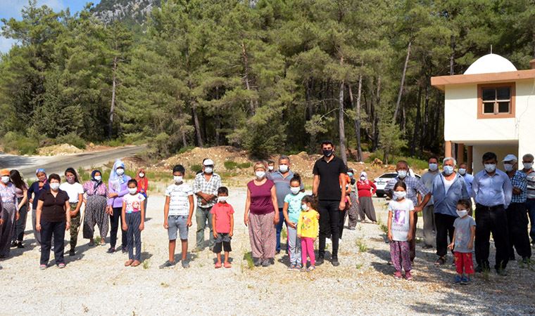 Cep telefonu çekmeyen, interneti olmayan mahalle halkı yardım istiyor