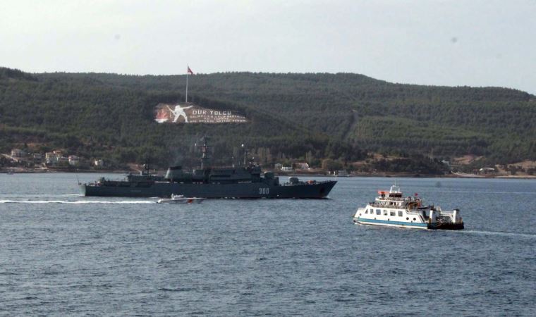 Rus savaş gemisi, Çanakkale Boğazı'ndan geçti