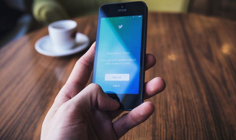 Twitter'dan içeriği okumadan retweet edenlere uyarı