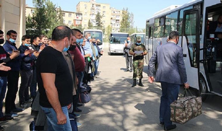 Azerbaycanlı gençler cephe hattına gidiyor