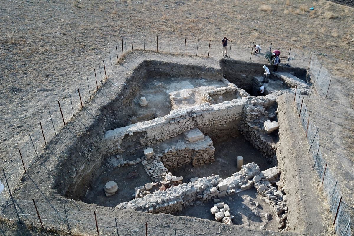 Satala Antik Kenti'ndeki kazılarda bin 500 yıllık Roma askeri zırhı bulundu