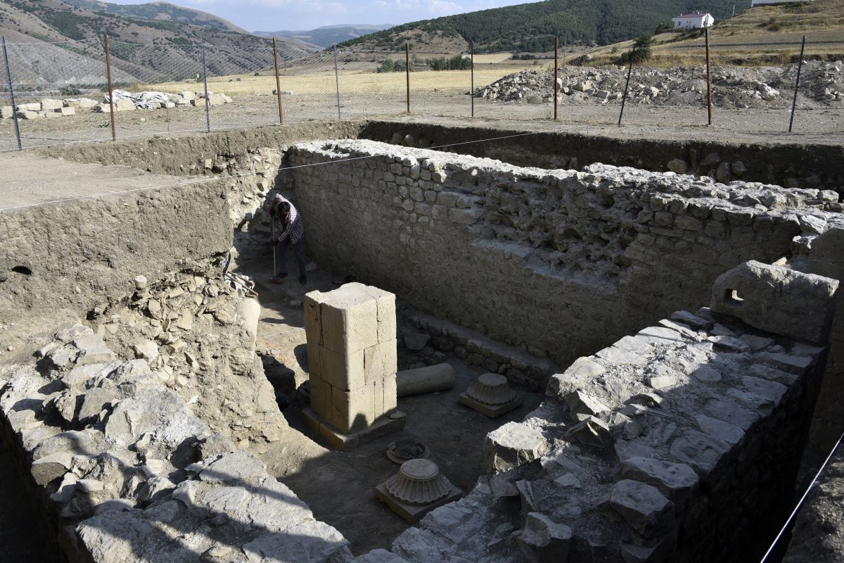 Satala Antik Kenti'ndeki kazılarda bin 500 yıllık Roma askeri zırhı bulundu