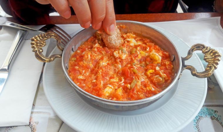 Soğanlı mı soğansız mı? İşte menemen pişirmenin maliyeti