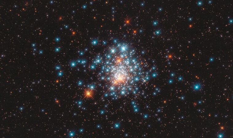 Hubble Uzay Teleskobu bir yıldız grubunu fotoğrafladı