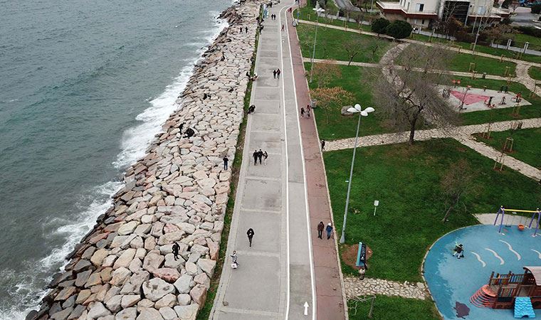 Kadıköy sahilinde tartışma yaratan çardaklar kaldırıldı