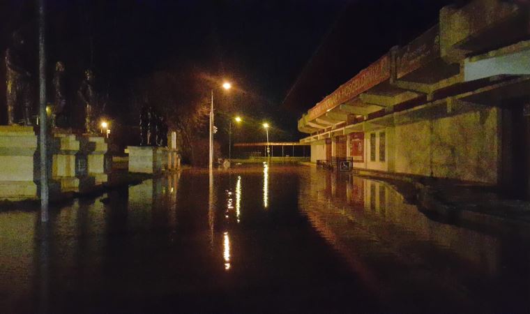 Tunca Nehri'nde  'kırmızı alarm' uyarısı; Sarayiçi su altında kaldı