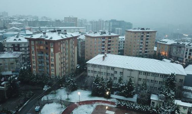 İstanbul'a lapa lapa kar yağdı