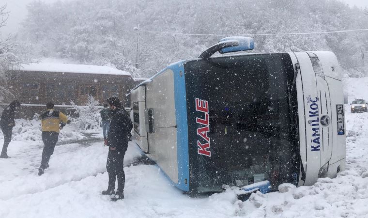 Zonguldak’ta yolcu otobüsü devrildi; yaralılar var