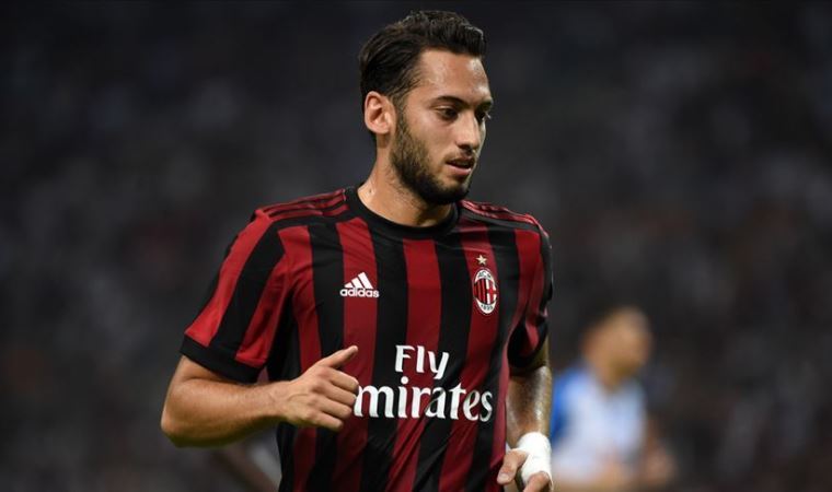 Milanlı Hakan Çalhanoğlu’nun koronavirüs testi pozitif çıktı