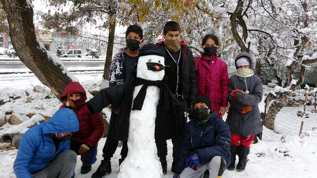 Yurttan gülümseten 'kardan adam'lar