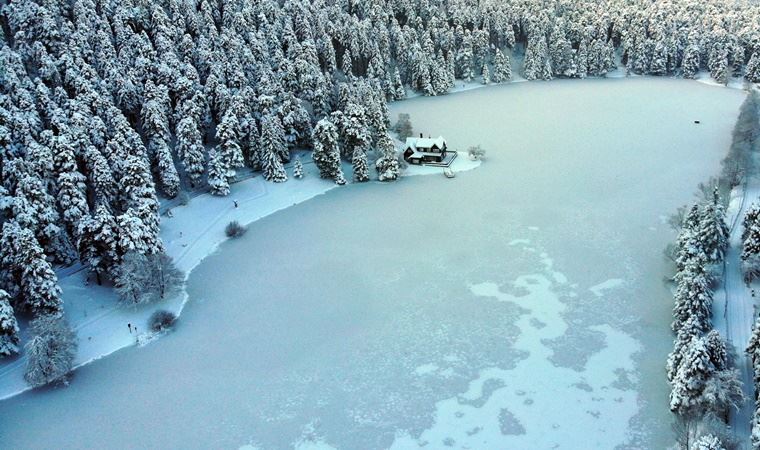 Gölcük Tabiat Parkı'nda göl buz tuttu