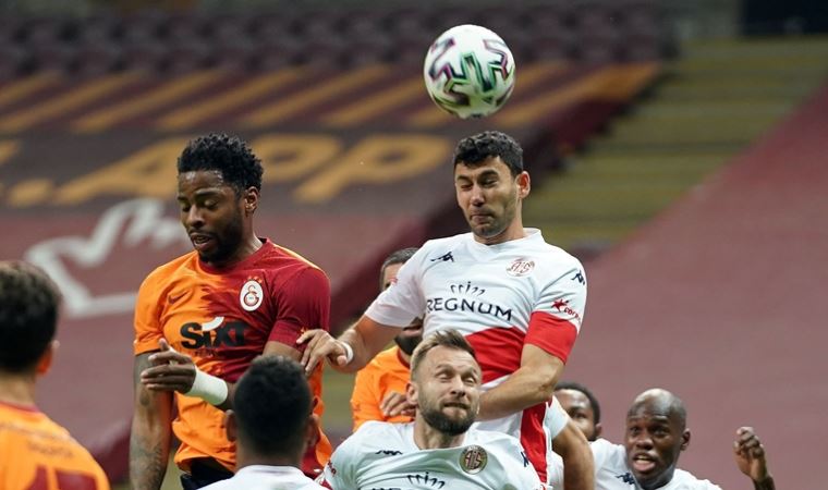 Galatasaray 10 kişi kaldığı Antalya maçında beraberliğe razı oldu