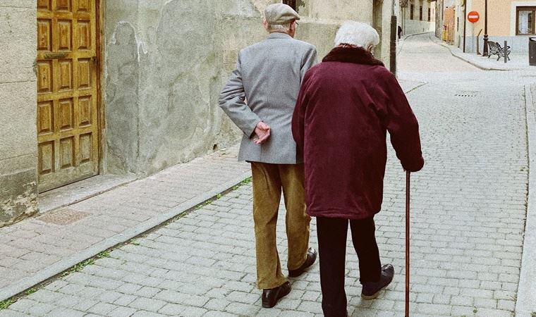 65 yaş ve üzeri için pandemide sağlıklı kalma önerileri