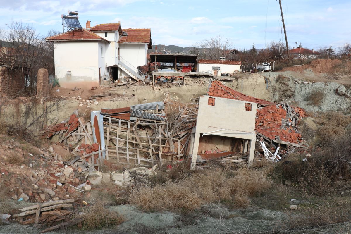 Termik santralin sebep olduğu heyelandan etkilenen köylülerin mağduriyeti devam ediyor