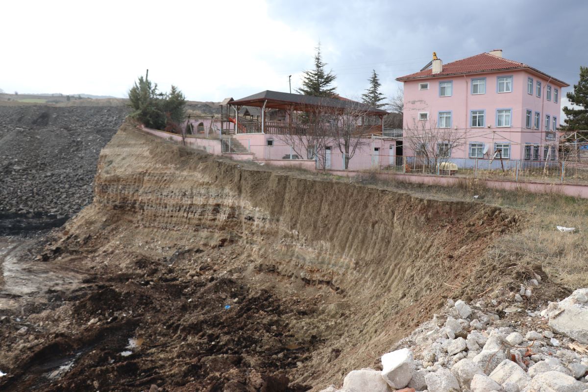 Termik santralin sebep olduğu heyelandan etkilenen köylülerin mağduriyeti devam ediyor