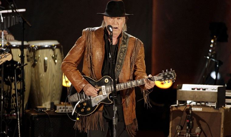 Neil Young, şarkılarının haklarını 150 milyon dolara sattı