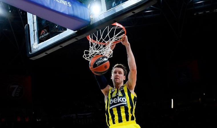 Fenerbahçe Kızılyıldız'ı son topta devirdi!