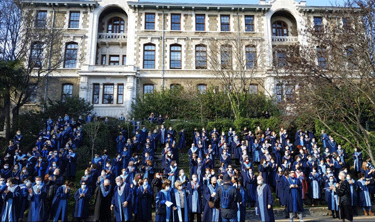 Boğaziçi Üniversitesi’nin öğretim üyelerinden bir kez daha protesto