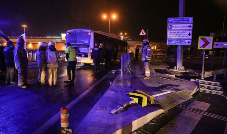 Avcılar'da kaza yapan halk otobüsündeki 4 yolcu yaralandı