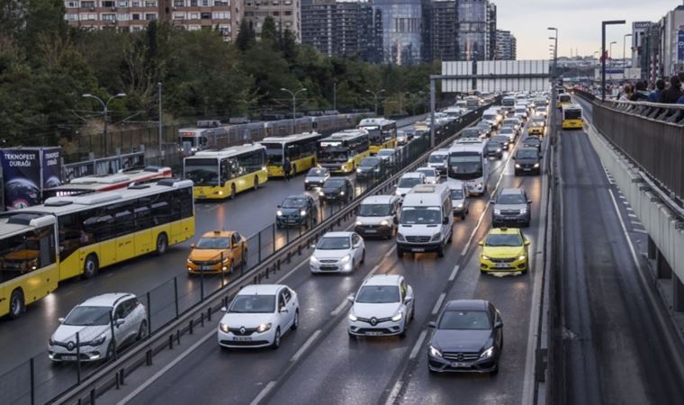 İstanbul'da sağanağın etkisiyle trafik yoğunluğu arttı