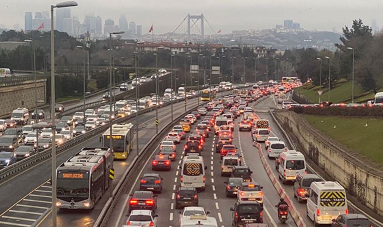 İstanbul'da trafik yoğunluğu yüzde 74'e ulaştı