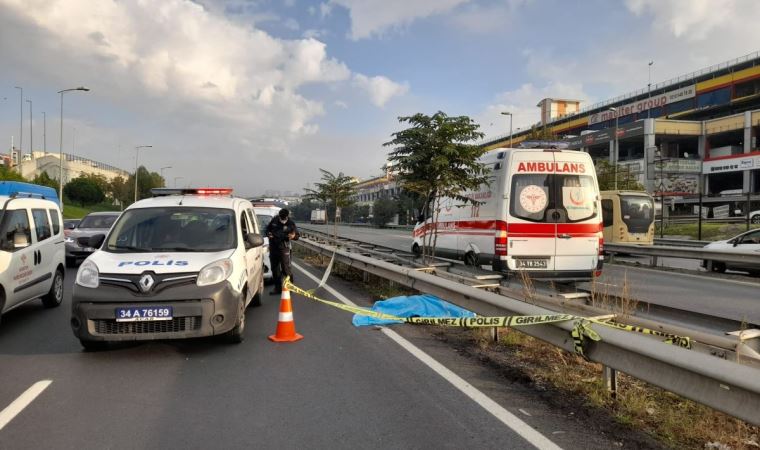 Seyir halindeki otobüs, yoldan geçmek isteyen yayaya çarptı: Yaya yaşamını yitirdi