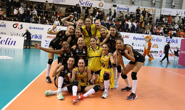 Sultanlar Ligi VakıfBank, Eczacıbaşı Dynavit'i 3-2 yendi