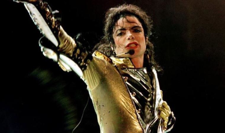 Michael Jackson'ın pasaport başvuru formu satışa çıkarıldı