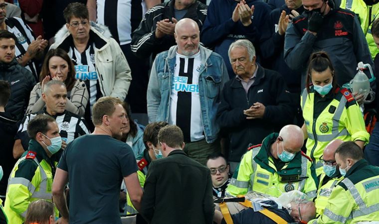 Newcastle United-Tottenham maçında taraftarı kurtaran doktor, tüm dünyanın dilinde