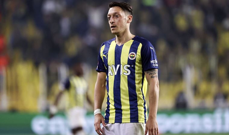 Fenerbahçeli Mesut Özil, oyundan çıkarken tepki gösterdi