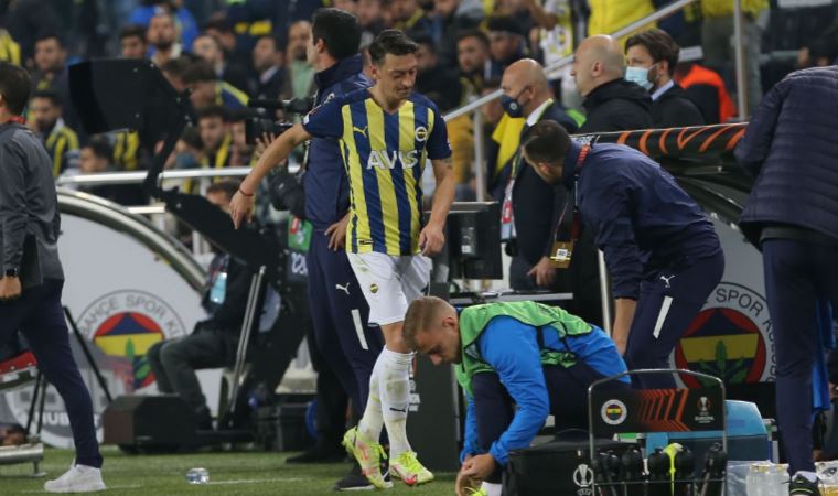 Spor yazarı Serdar Ali Çelikler'den Mesut Özil'e tepki