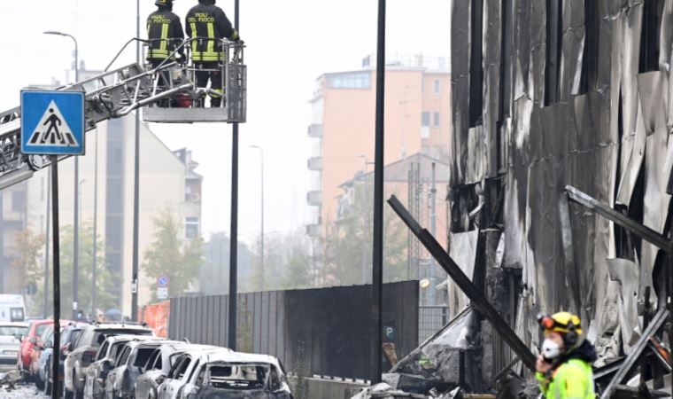 İtalya'da düşen küçük uçakta 8 kişi öldü