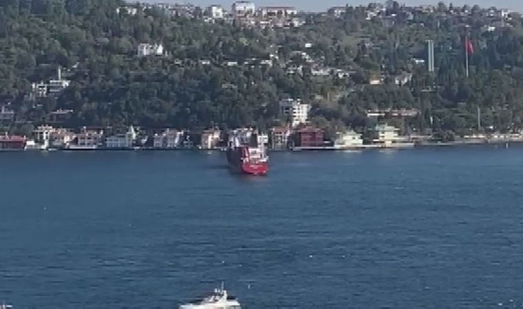 Son dakika: İstanbul Boğazı'nda kargo gemisi sürüklendi