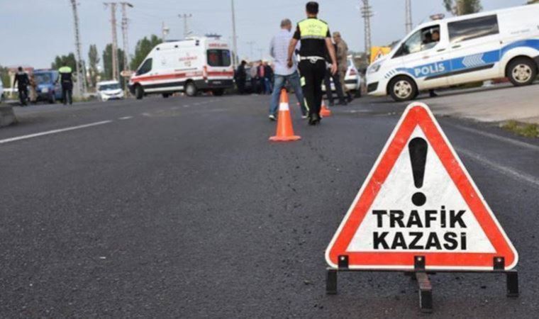 Kocaeli'de iki işçi servisinin çarpısması sonucu 5 kişi yaralandı