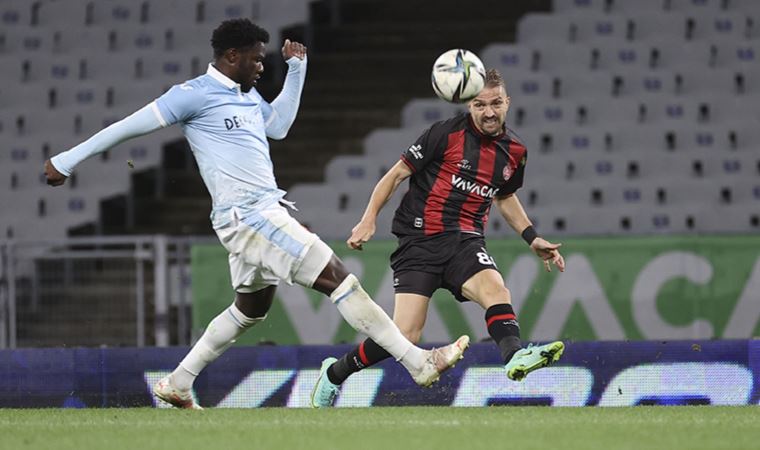 A Milli Futbol Takımı kampında Caner Erkin'in doğum günü kutlandı