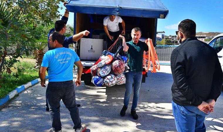 İzmir Büyükşehir Belediyesi’nden bin 500 okula spor desteği