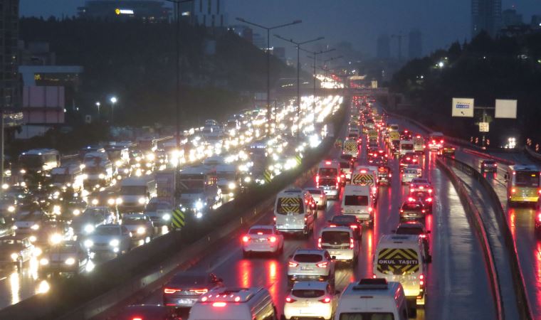 İstanbul'da haftanın ilk iş gününde trafik yoğunluğu